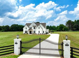 1526 Clover Ln, Bishop, GA 30621