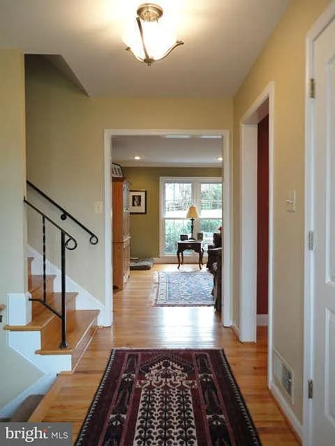 5 bed, 2.5 bath, 2540 sqft, $4,100 — Photo 3
