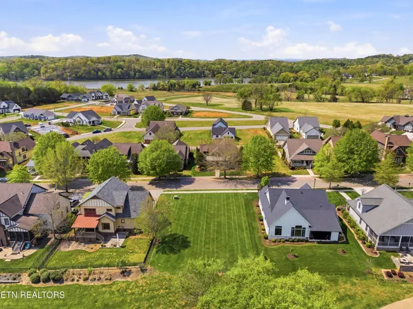 595 Bobcat Run Dr, Loudon, TN 37774