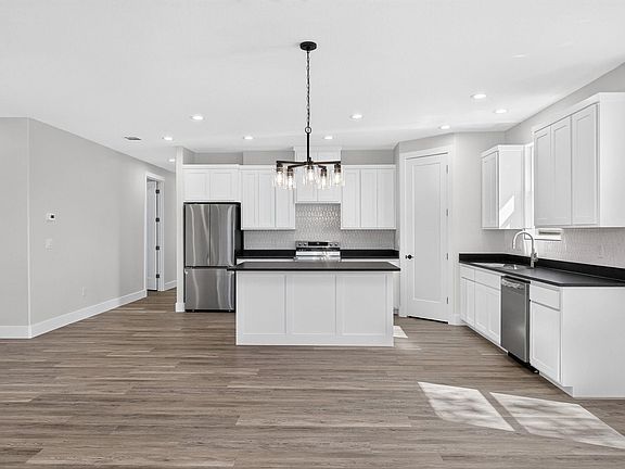 3rd image of 126 W Maple Dr