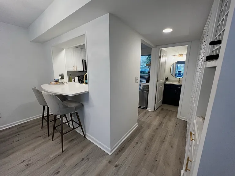 1017 Riverbend Club Dr SE — Photo 6