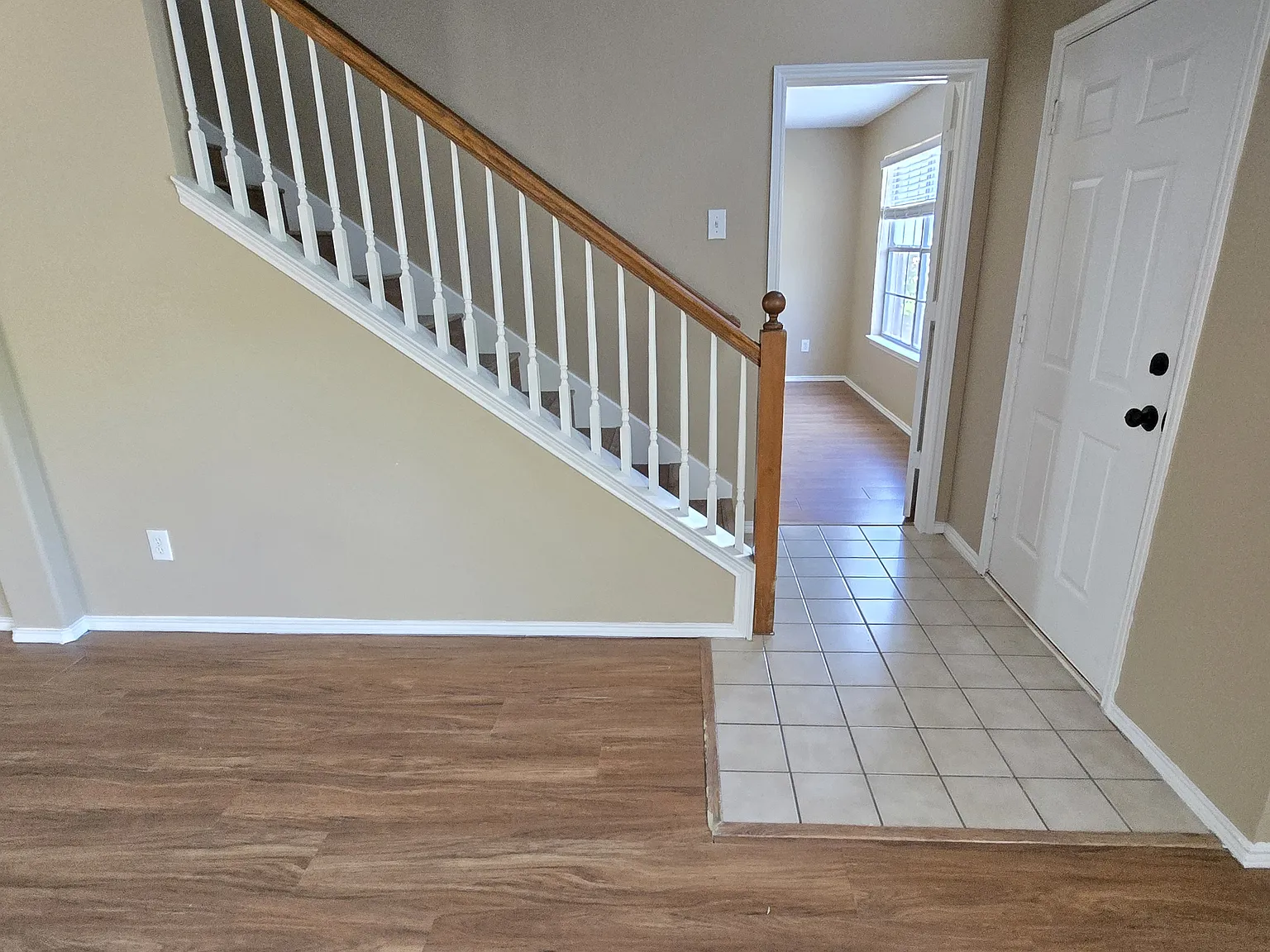 4 bed, 2.5 bath, 2350 sqft, $3,000 — Photo 2