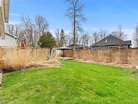 4th image of 12 Oak Dr