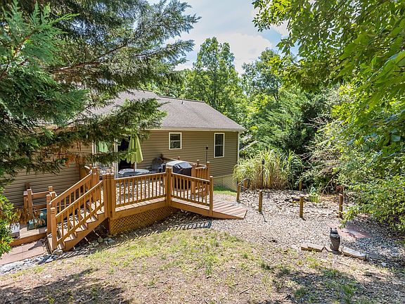 4th image of 162 Greenwood Ct