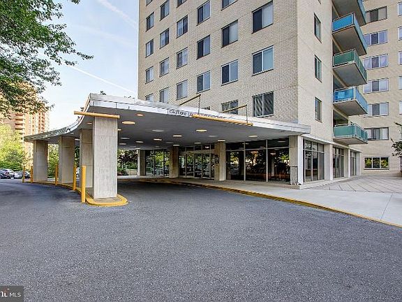 3rd image of 10201 Grosvenor Pl APT 806