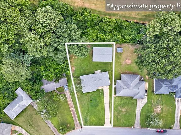 3rd image of 3282 Convair Ln