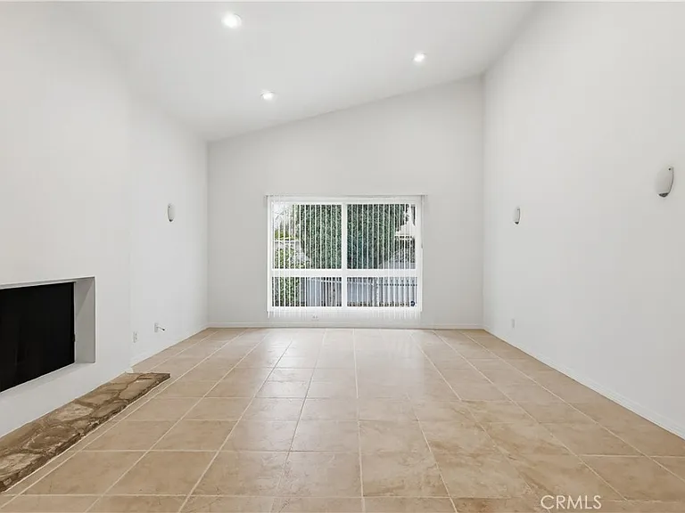 18102 Hatteras St — Photo 8