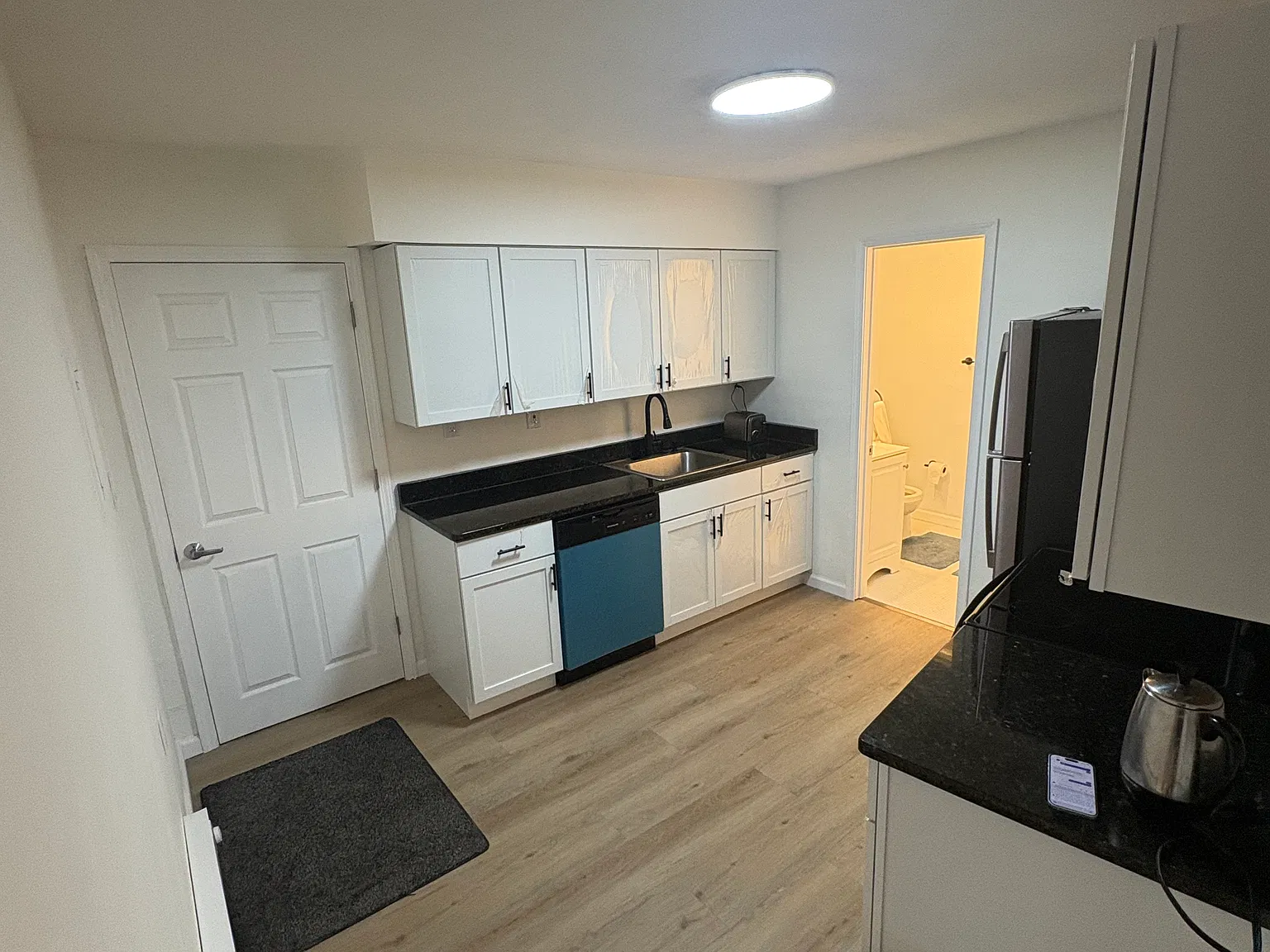 2 bed, 900 sqft, $1,400 — Photo 2