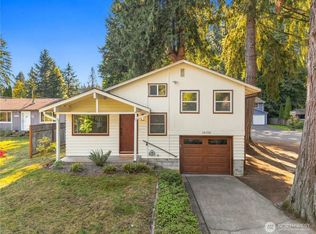 18709 Ballinger Way NE, Lake Forest Park, WA 98155