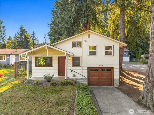 18709 Ballinger Way NE, Lake Forest Park, WA 98155