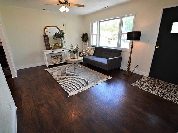 3rd image of 2524 Foxhall Dr