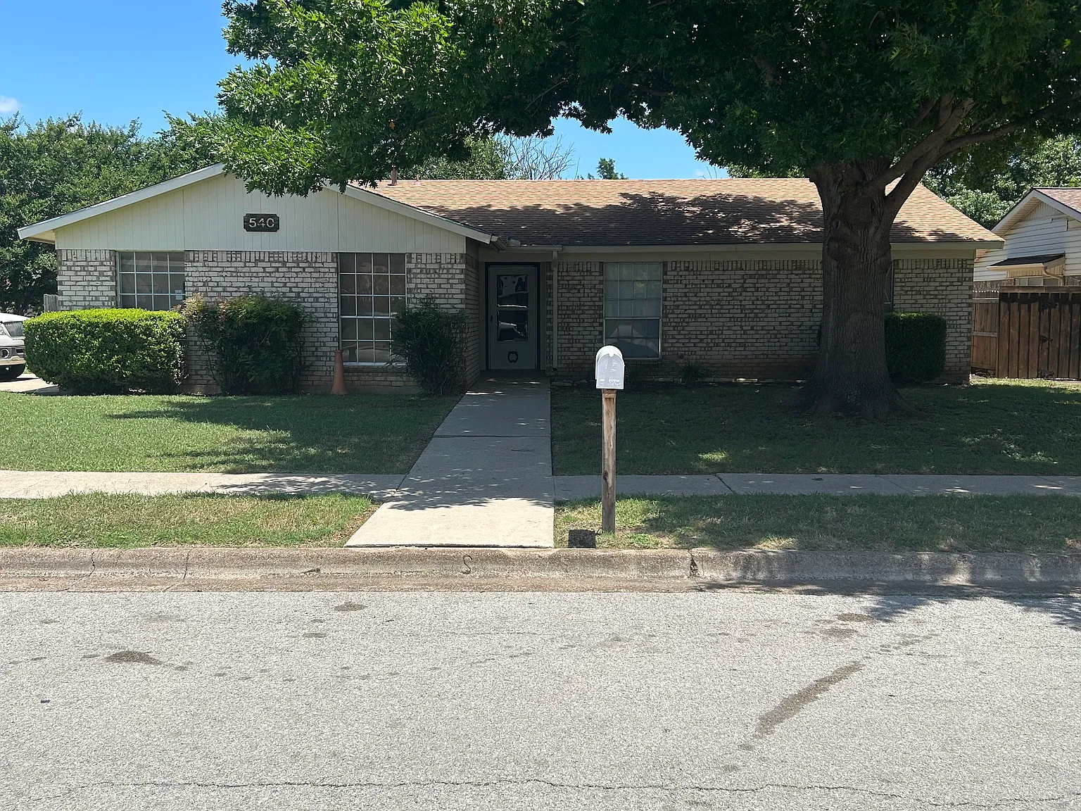 3 bed, 1436 sqft, $2,000 — Photo 2