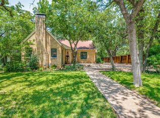 2109 Daisy Ln, Fort Worth, TX 76111