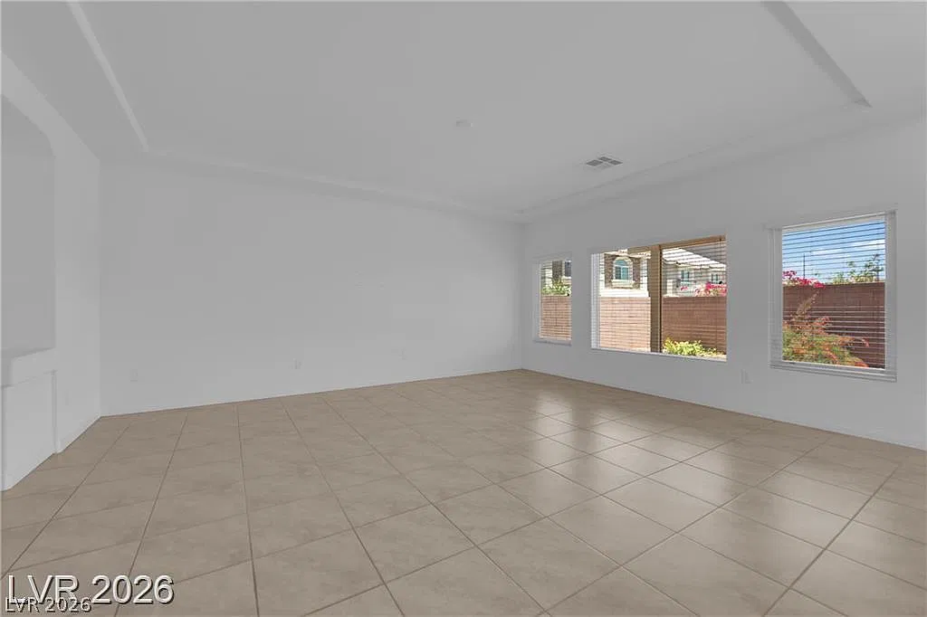4 bed, 3.5 bath, 2643 sqft, $2,800 — Photo 4