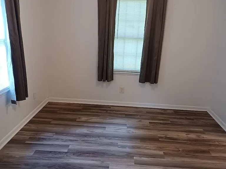 955 Cloverdale Dr — Photo 8