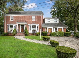 25 Larkspur Ln, Yonkers, NY 10704