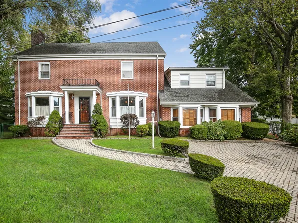 25 Larkspur Ln, Yonkers, NY 10704