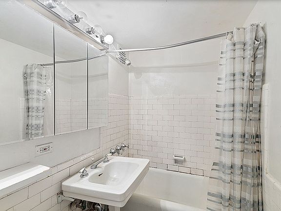 5th image of 320 E 42nd St APT 1405