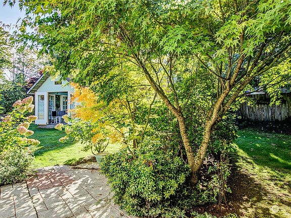 3rd image of 24828 Hillbend Lane NE