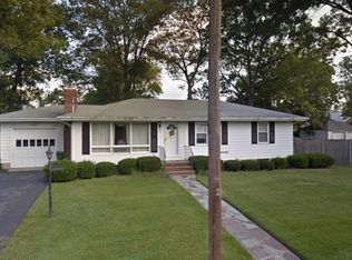 73 Oakdale St, Warwick, RI 02888