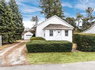 15 Vondran St, Huntington Station, NY 11746