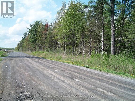 5th image of Montee Millaire Rd