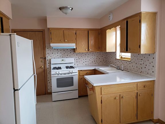 3rd image of 8151 Belmont Ave