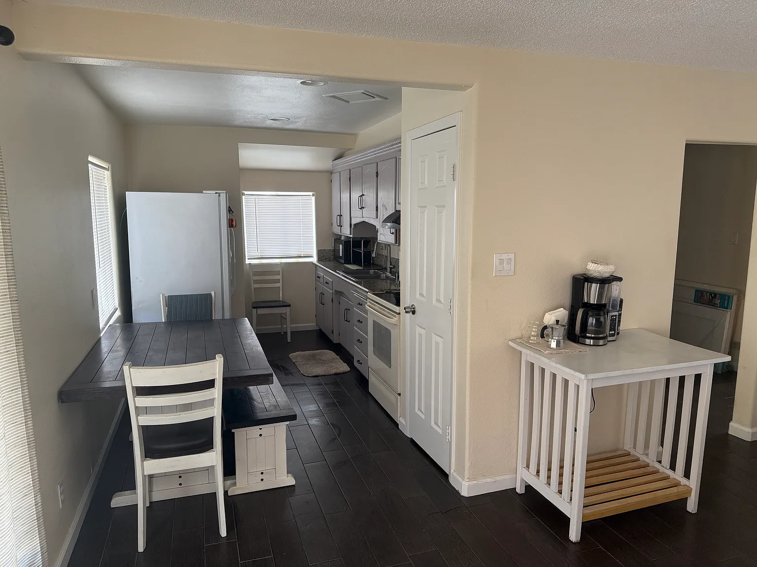 3 bed, 1100 sqft, $2,400 — Photo 3