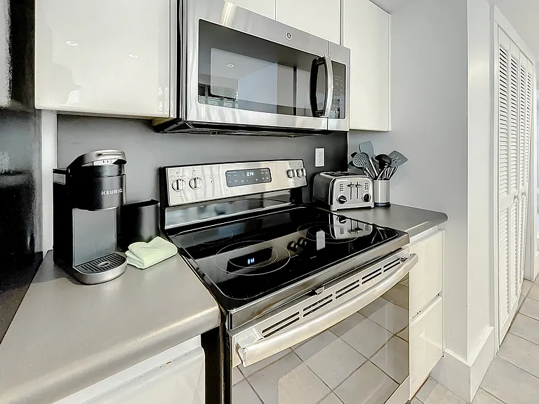 Ocean Dr — Photo 24