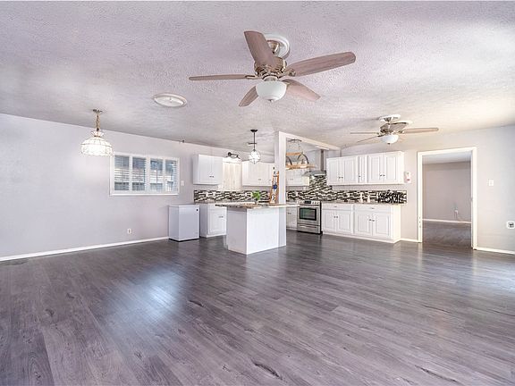 3rd image of 1322 Easthaven Drive
