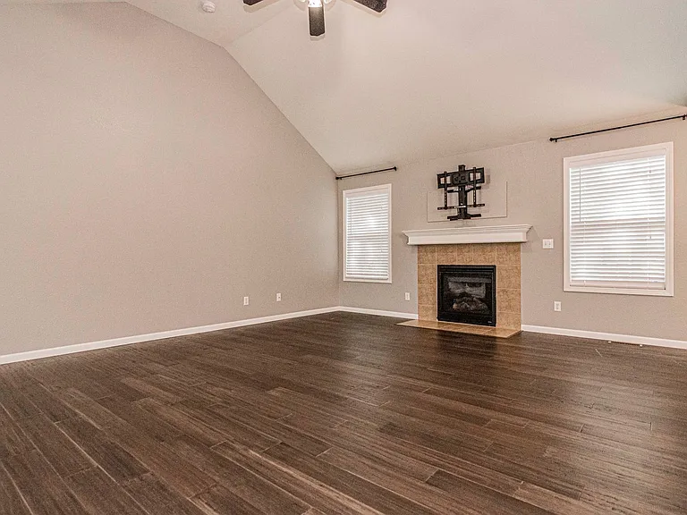 1316 Elm Creek Dr — Photo 7