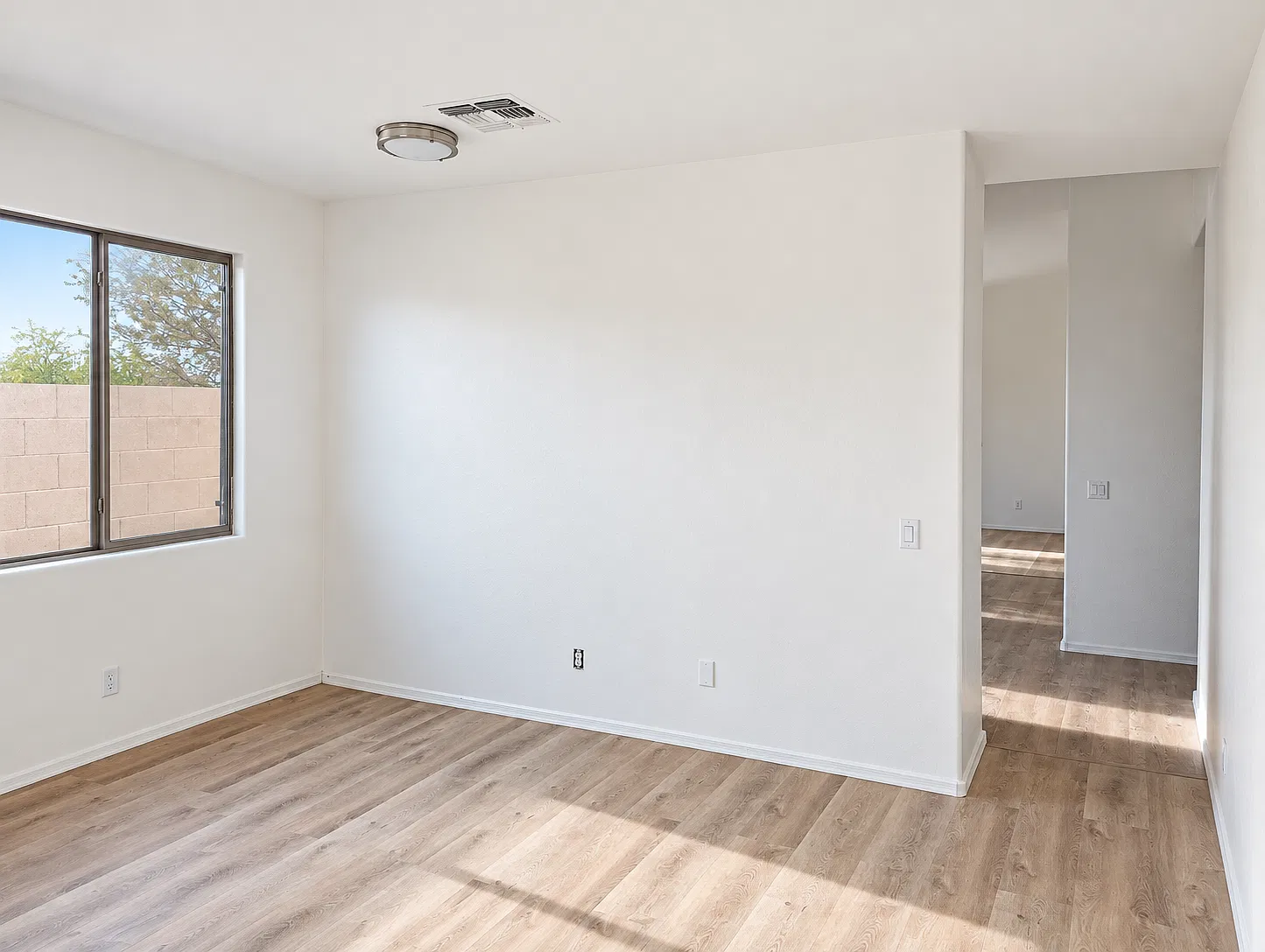 4 bed, 1877 sqft, $2,200 — Photo 3