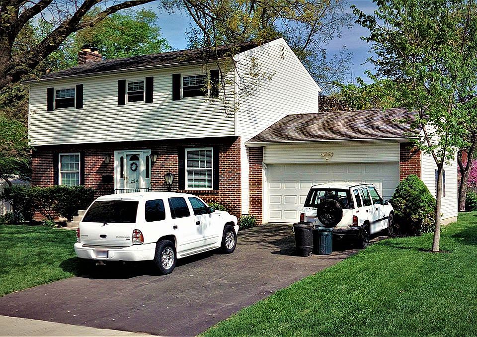 1st image of 224 Melbourne Pl