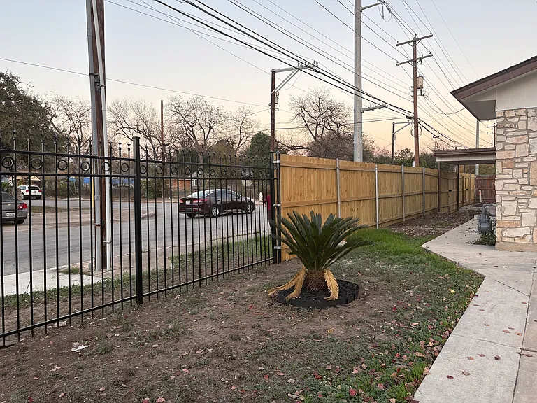 1802 Paso Del Sur St — Photo 4
