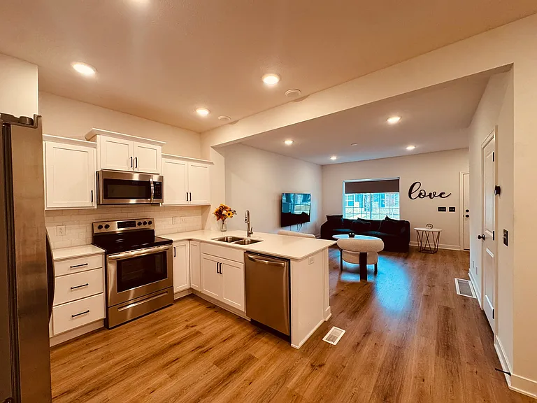 11405 N 161st Ct — Photo 7