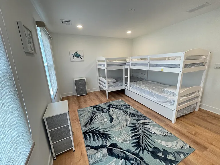 303 Forman Ave — Photo 32