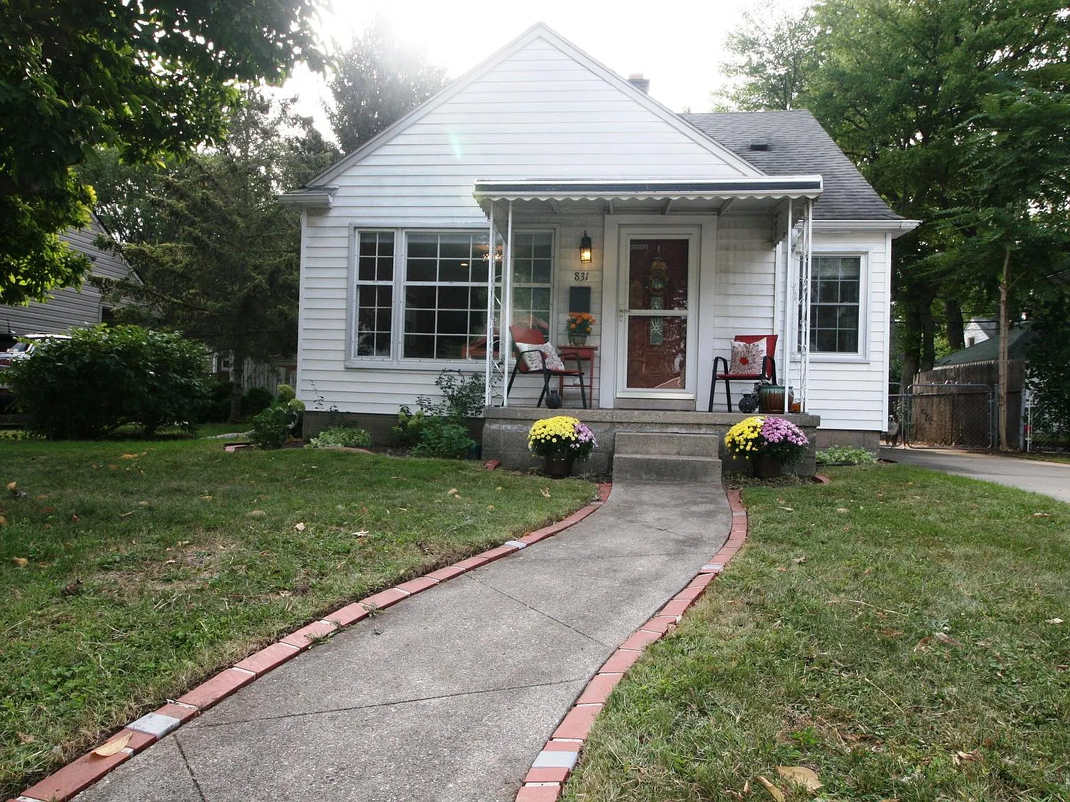 3 bed, 1076 sqft, $2,100 — Photo 1