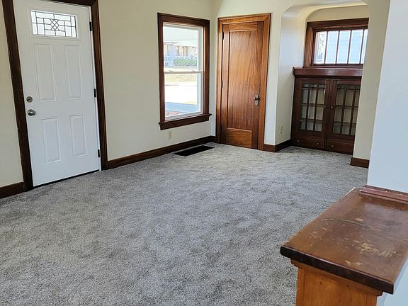 4th image of 33 Maplelawn Dr