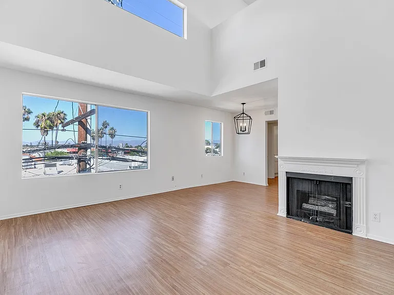 14455 Dickens St — Photo 1