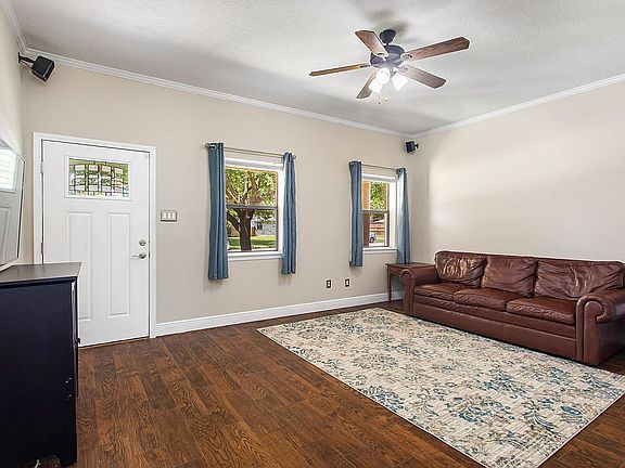 3rd image of 4421 Kirkwood Dr