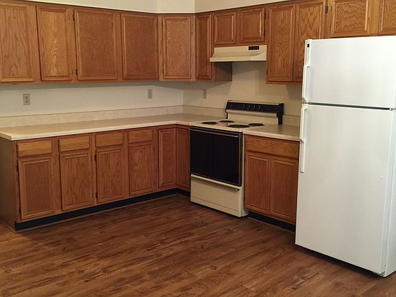 3rd image of 210 Williamsburg Square Dr