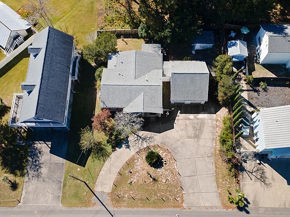 3rd image of 4406 Lakeside Dr.