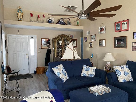 2nd image of 1226B Thornbury Ln