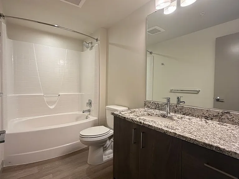 Lexington Apartments — Photo 14