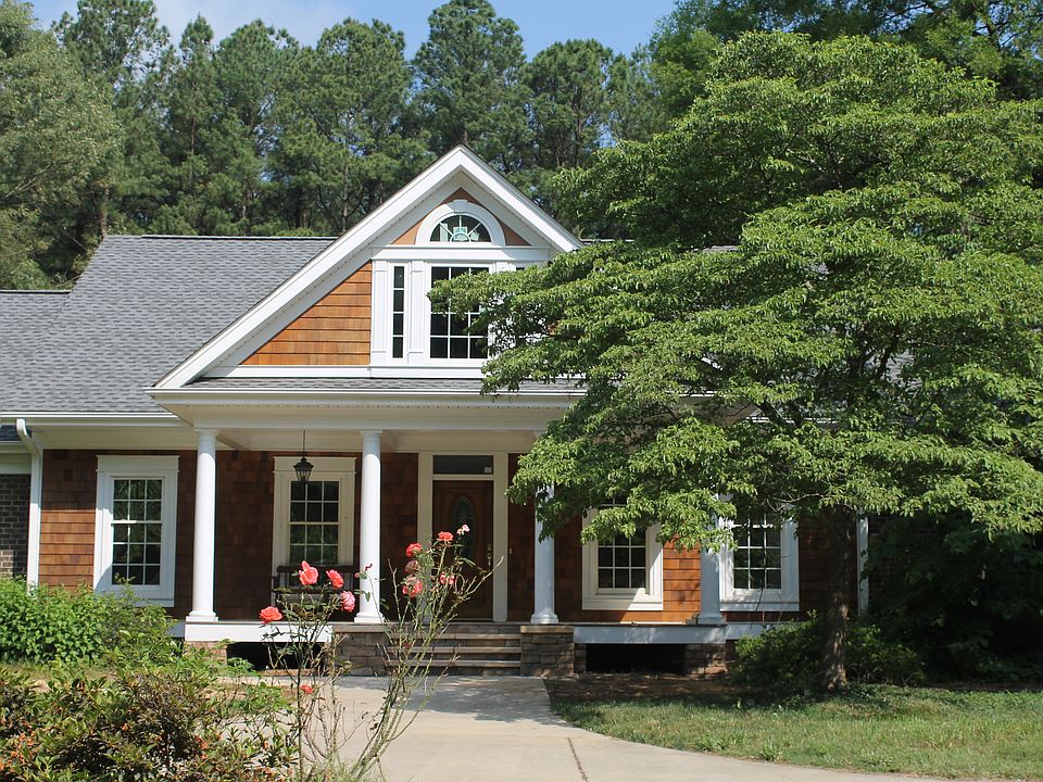 1st image of 447 Clarendon Pl W