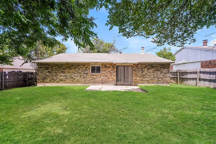 7604 Woodfield Rd — Photo 11