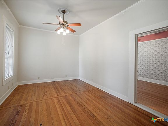 4th image of 687 W Mill St