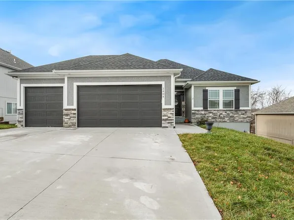 1404 SW Cross Creek Dr, Grain Valley, MO 64029