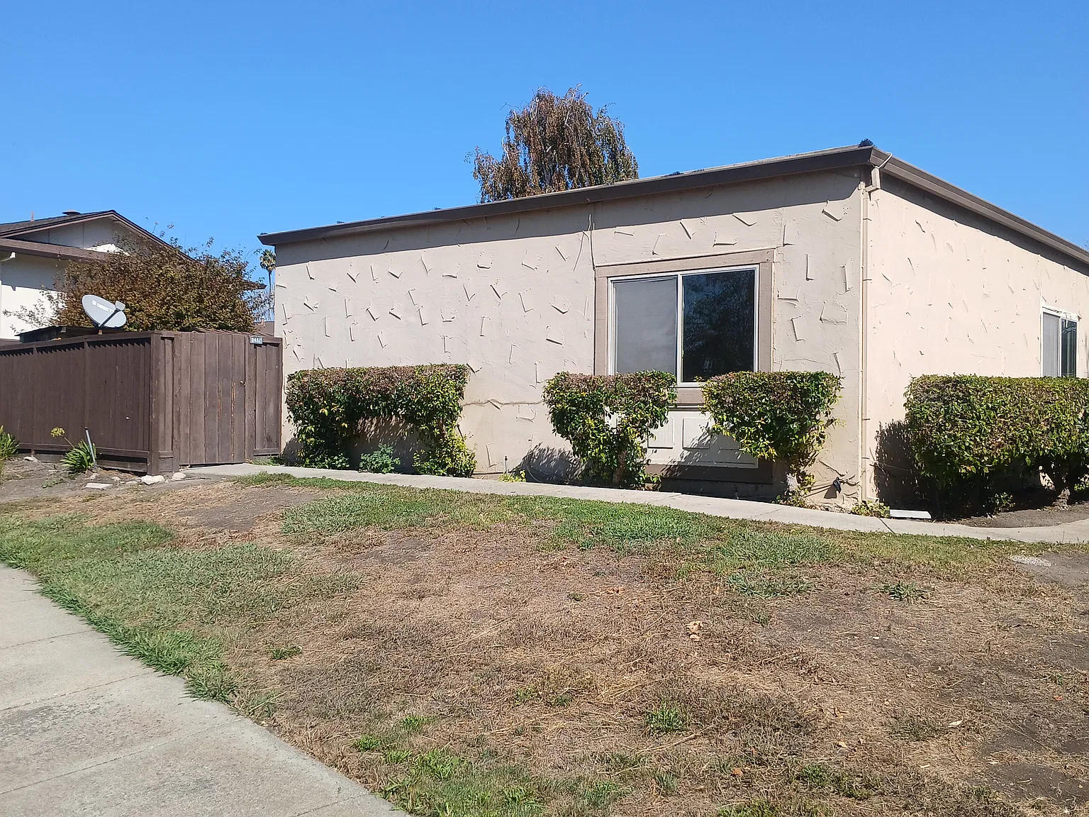 2451 Oliver Dr — Photo 2