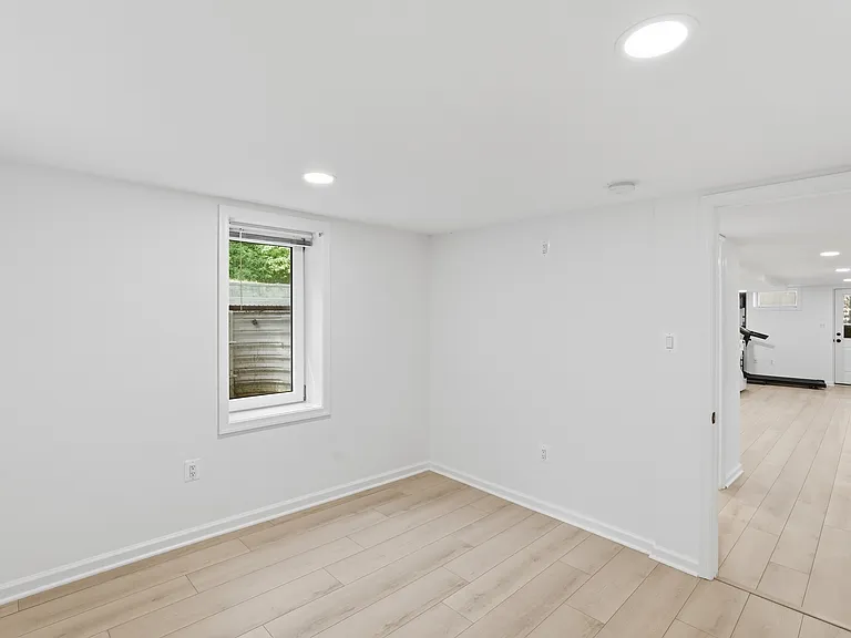 1921 Ruatan St — Photo 13